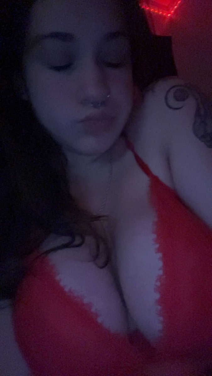 newdude177's tweet photo. Cuck wanted irl exposed dm me to see her https://t.co/Ck9fMv7ePl