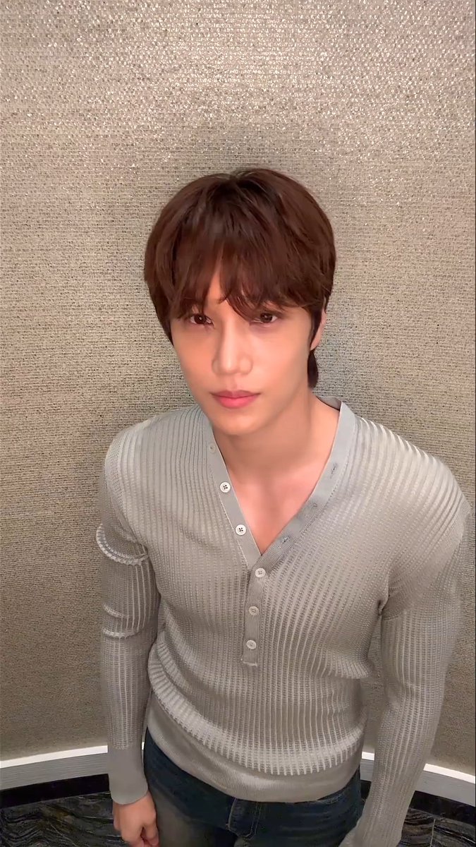 kof8ji's tweet photo. 오잉 앞머리보니까 하나는 거울모드인거같은데 새삼 카이님 얼굴대칭 개쩌는거 너무 감사하시다 https://t.co/PmL0A8laAn