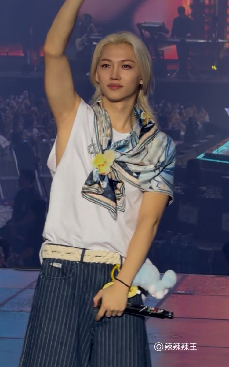 FELIXLVPRINCE's tweet photo. How is it humanly possible for lee felix to outdo himself time and time again? Absolutely STUNNING perfect face omg https://t.co/m9dYCwpHZT