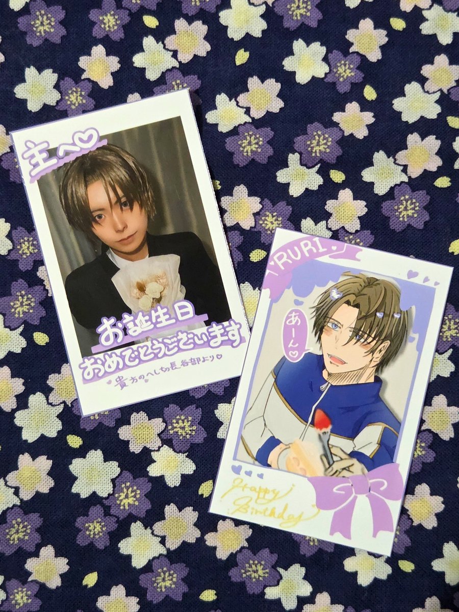 wisterisque's tweet photo. さくんぼちゃん(@SttkDkki_jo)より､素敵な誕生日祝いをいただきました……！！🥹✨✨ 元々イラストをくれると言ってくれてたのに､蓋開けたらさくんぼちゃん長谷部まで！！！😭💘 写真プリントしてチェキ風にするといいよ！と教えてくれたので､印刷してカットした🫶 本当にありがとう〜〜💜✨ https://t.co/SHeDHWOmv9