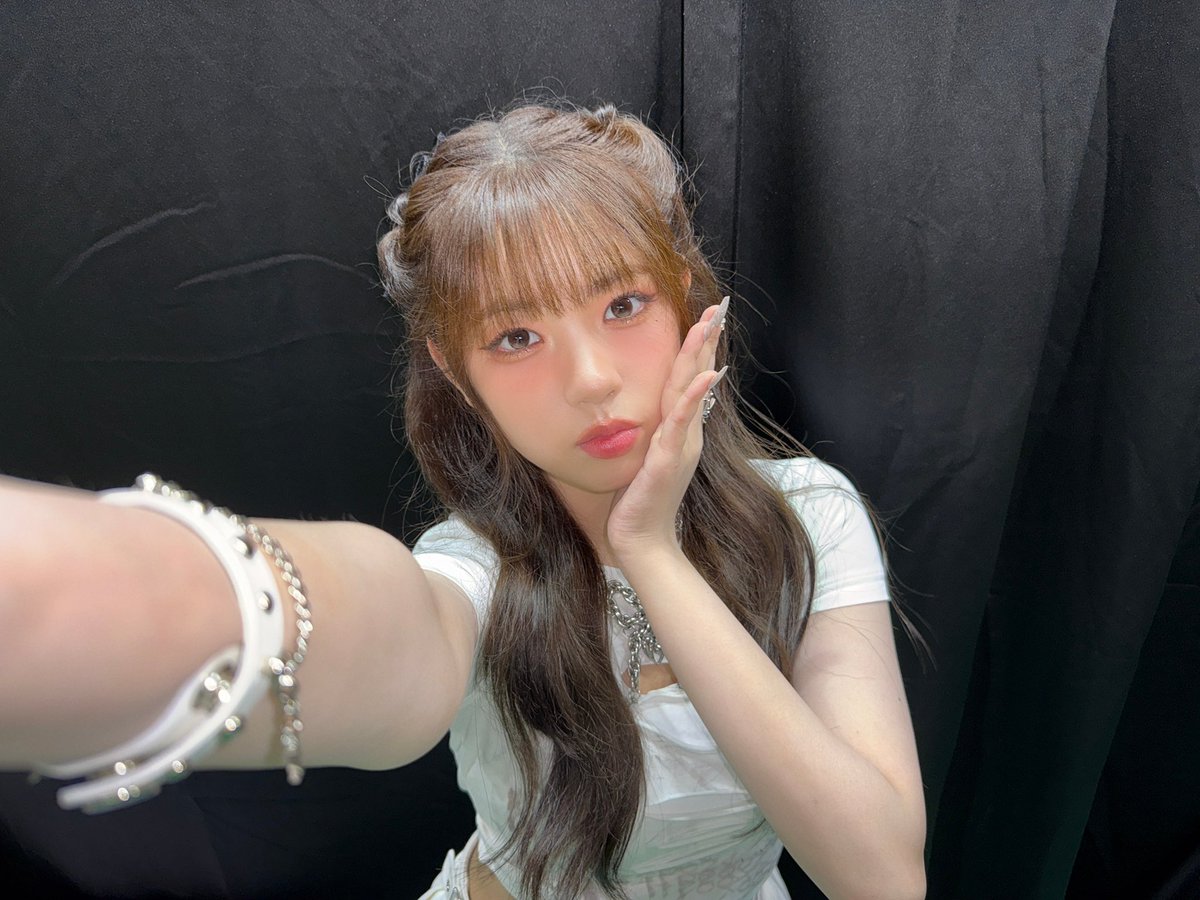 UNIS_offcl's tweet photo. 오늘 유니스가 KMA에서 상을 받았어요!☺️ 상을 받을 수 있었던건 엡떠가 있었기에 받을 수 있었다고 생각해요🩷 너무너무 감사합니당😘 항상 열심히 할게요!!!

#UNIS #유니스
#YOONA #오윤아 https://t.co/nUHLlxuQ2b