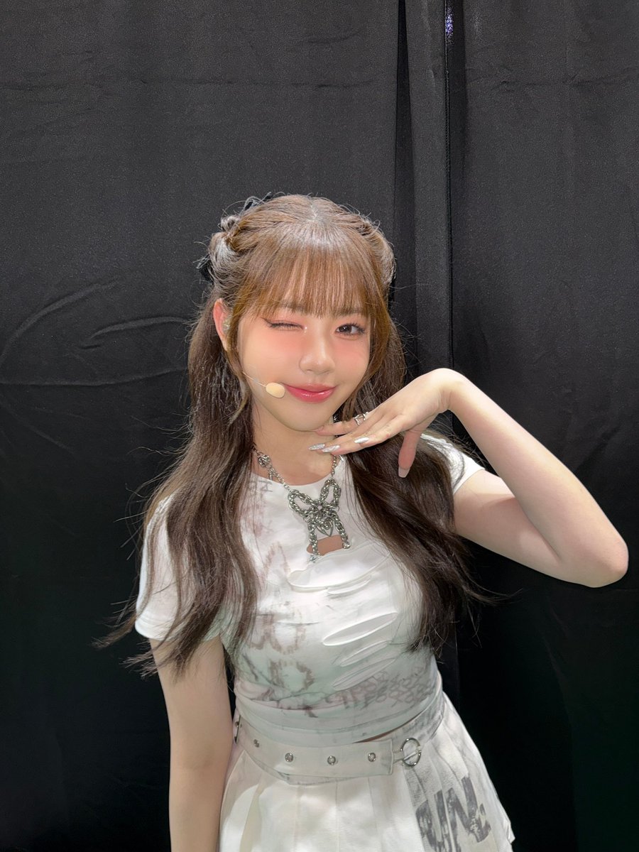 UNIS_offcl's tweet photo. 오늘 유니스가 KMA에서 상을 받았어요!☺️ 상을 받을 수 있었던건 엡떠가 있었기에 받을 수 있었다고 생각해요🩷 너무너무 감사합니당😘 항상 열심히 할게요!!!

#UNIS #유니스
#YOONA #오윤아 https://t.co/nUHLlxuQ2b