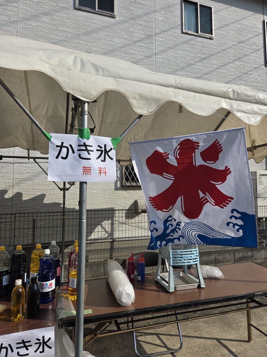 coco78304488's tweet photo. 今日は朝のラジオ体操から1度家に帰って、ほそ道のチケットで撃沈して😭落ち込んでから、午後には夜祭りの為にまた自治会館へ

雨も降らずに大成功！
終わって、21時まで反省会という名の飲み会🍻
楽しかった〜🤣🤣
ロック大陸には間に合いました💕
明日は朝8時集合で片付けなのでもう寝ます💤 https://t.co/BldvaYr065