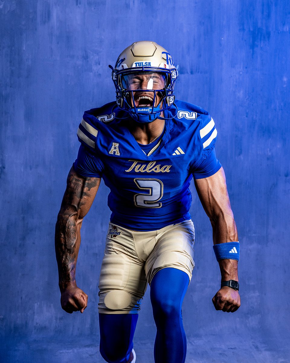 TulsaFootball's tweet photo. The hometown kid.

#ReignCane https://t.co/PgjvyWhhXK