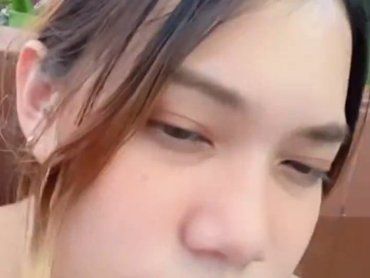 keepquieeeeeet's tweet photo. Jessie even gave her a lick! I feel sorry for you，but I am willing to share the ‘pain’ with you😉

TPJS JULY JOURNEY 25

#TPJSVlogEP4
#TungpangJessie
#E29 https://t.co/noPORe2Pc4