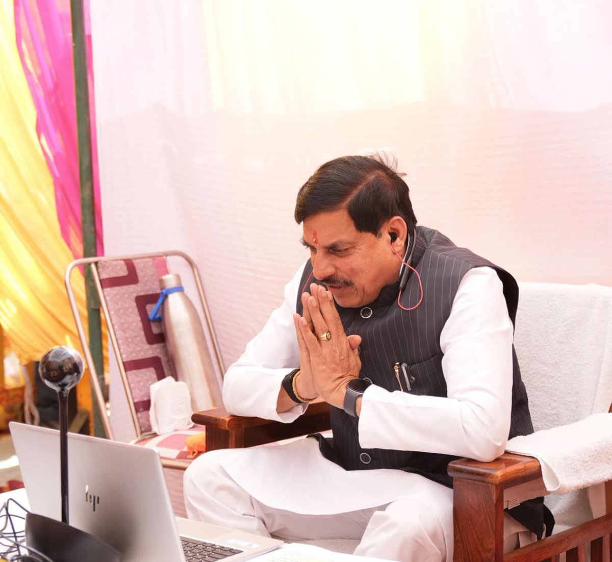 DrMohanYadav51's tweet photo. किसानों का कल्याण सर्वोपरि...

आज 'कृषक कल्याण वर्ष-2026' के अंतर्गत खरगोन में आयोजित 'बलराम कृषि महोत्सव' में दतिया से वर्चुअली जुड़कर किसानों से संवाद किया। 

हमारे अन्नदाता उन्नत कृ‍षि को अपनाकर अपने लाभ में वृद्धि के प्रयास करें। हमारी सरकार प्रदेश में सिंचाई का रकबा निरंतर बढ़ा रही है। साथ ही, किसानों के लिए पर्याप्त बिजली की व्यवस्था भी सुनिश्चित की गई है।