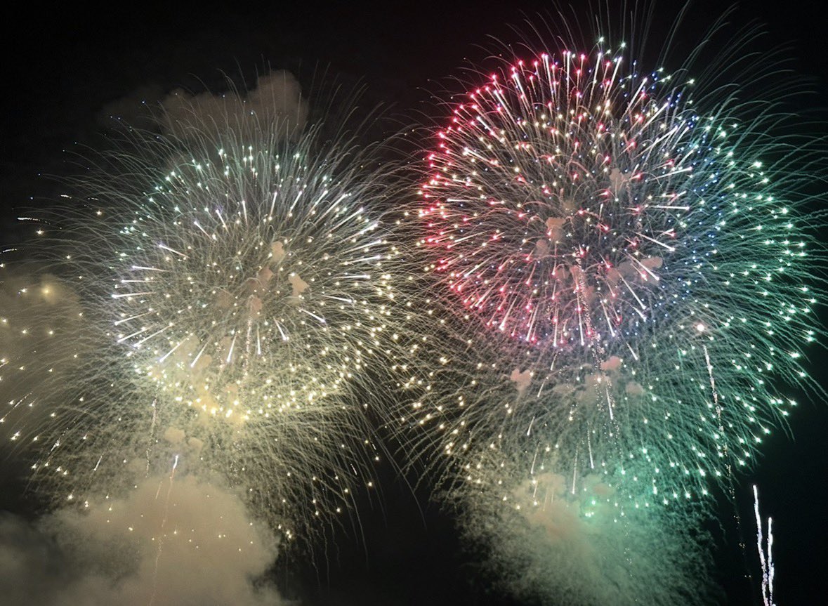 KeikoHiwa's tweet photo. いつか見た花火 https://t.co/kOnfD6dbM2