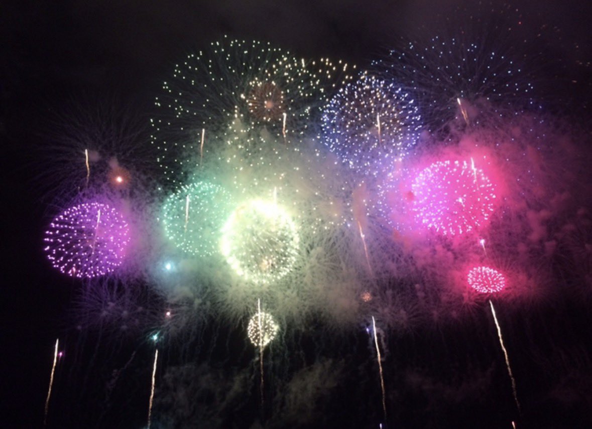 KeikoHiwa's tweet photo. いつか見た花火 https://t.co/kOnfD6dbM2