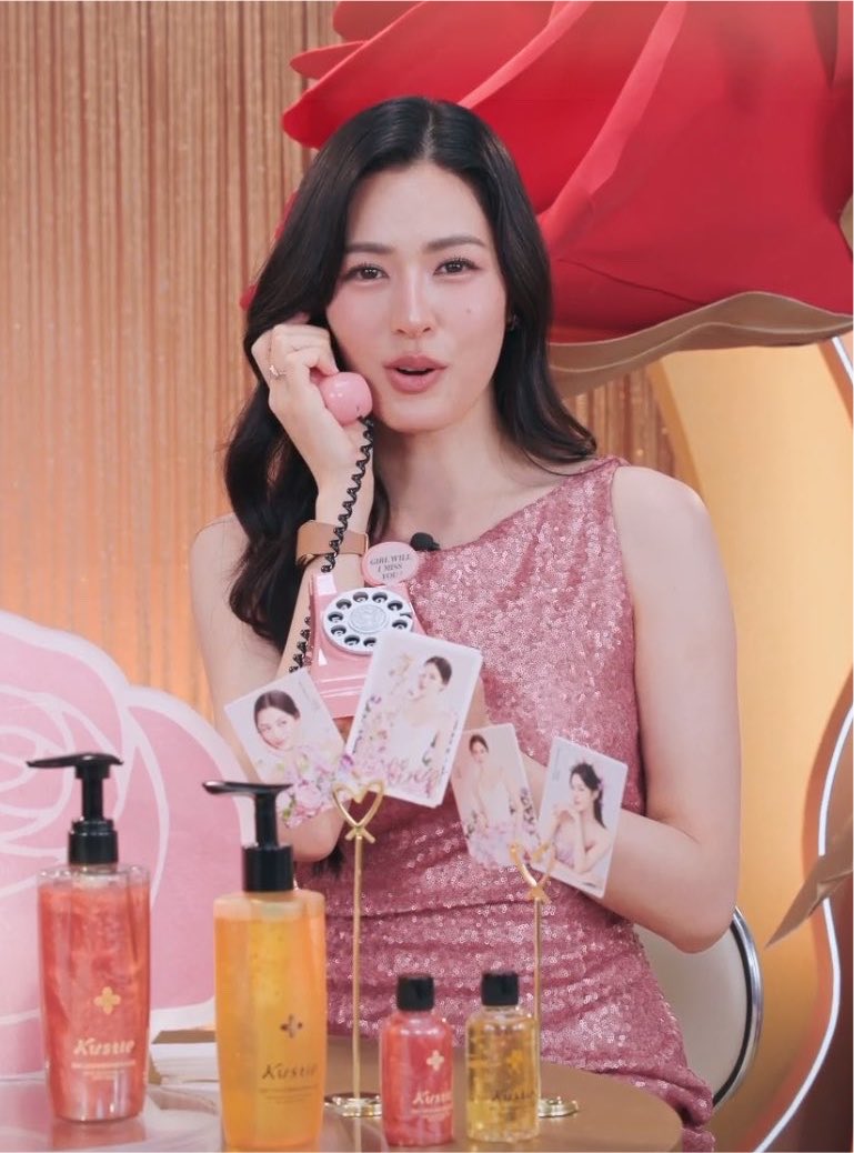 Runchnlaphat's tweet photo. 🎁🫳🏻
ฮาโหลววว….ที่นั่นที่ไหน…ที่รักหรือเปล่า ☎️

LINGLING X KUSTIE BRAND
#LinglingKwongXKustieBrand
@linglingsirilak #Linglingkwong‌ https://t.co/rWyD47ZIez