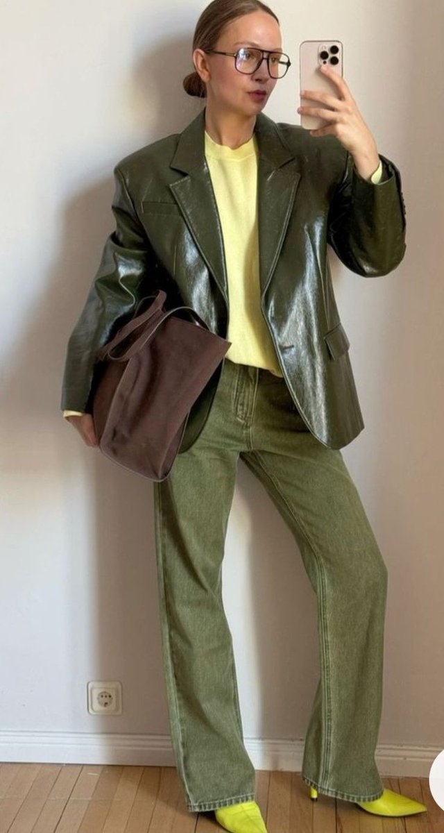 outfitinspocore's tweet photo. How to style your leather jacket for outfit of the day inspo https://t.co/Dp7b0kg8op