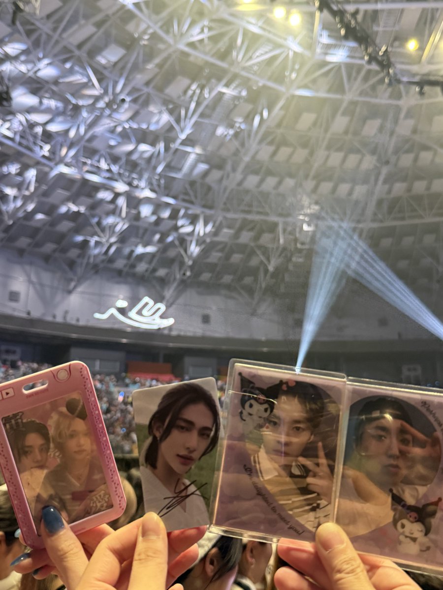 320x915's tweet photo. 현진 완전완전 재입덕이요....///// https://t.co/QHtMb6NBcI