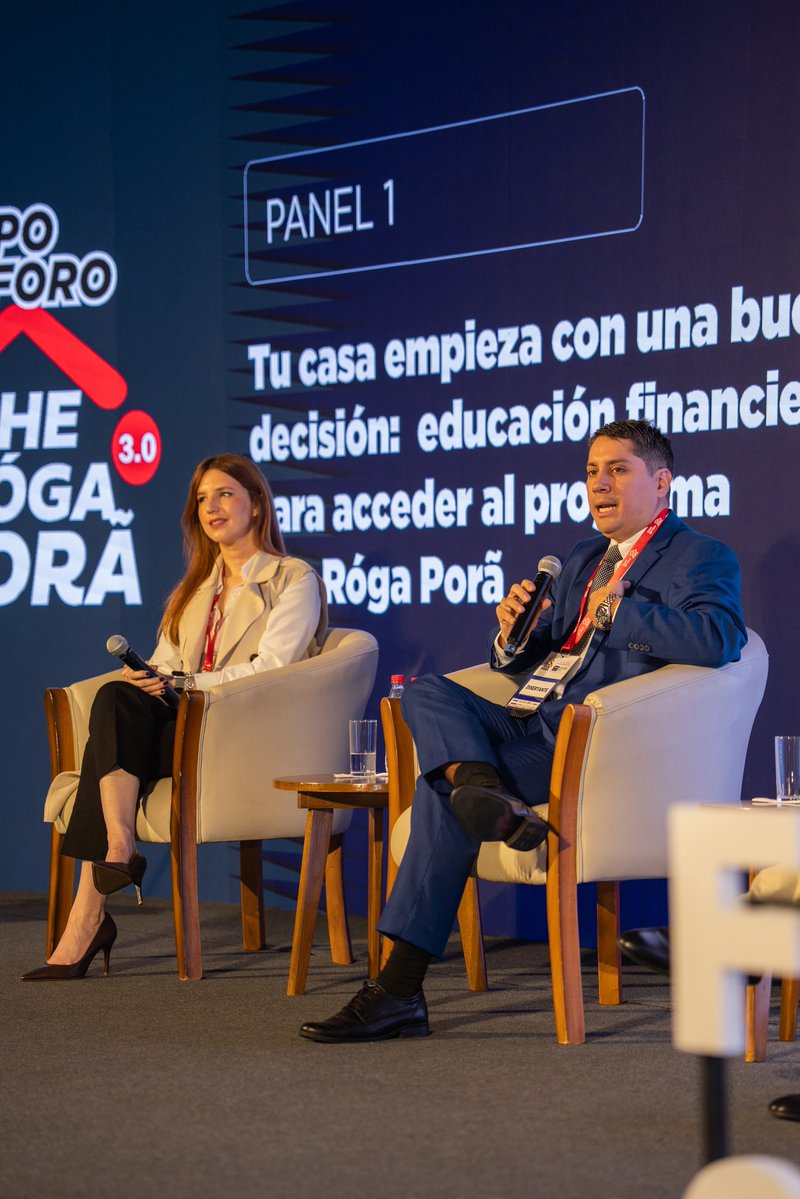 afd_py's tweet photo. 🏡 Acceder a la casa propia también implica tomar decisiones bien informadas.

En el primer panel de la Expo & Foro Che Róga Porã, referentes de la AFD, Banco BASA, Banco Atlas, Banco GNB Paraguay y ueno bank conversaron sobre el valor de la educación financiera y el acompañamiento para acceder a una vivienda.