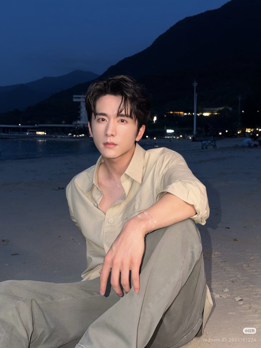 xinchengverse95's tweet photo. 260725 RedNote 

Sea gazing 📸🌊

#ZhangXincheng #张新成 #장신성 https://t.co/1tWIqWsM5p