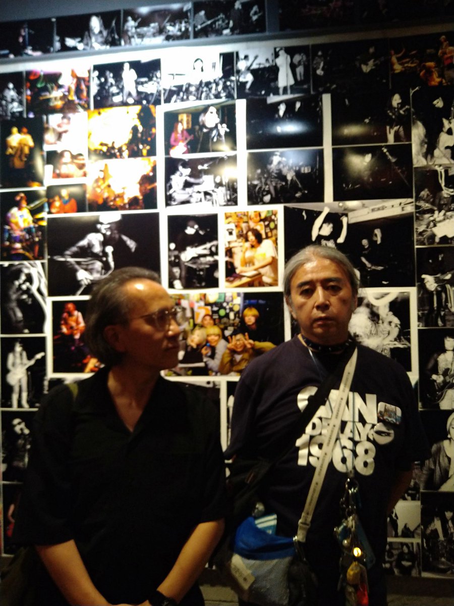 yamaandpeace's tweet photo. はたさちおライブ写真展
at Scent Gallery Cafe Mikayama
はたくんとは97年ぐらいからのつき合い。当時だいたいの奴がバンドなりノイズなりスカムなりやってる中で、バンドしてないのに界隈にいたのって俺とはたくんぐらい？そんなはたくんは、今では写真家としてみんなに知られる人になりました‼️ https://t.co/PBwTzPBKCa