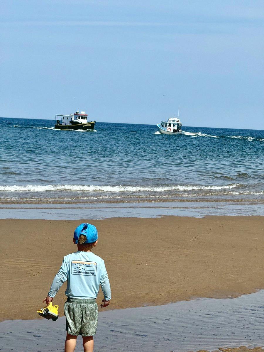 Vegas_SpyKey's tweet photo. Jr Intern training on some beginner ship-tracking https://t.co/cO4Jxs0KGF