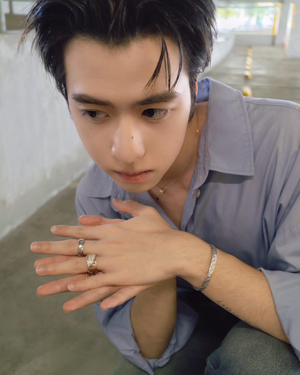 qtpwww's tweet photo. “ทำไมบี๋ไม่จับมือเค้าเลย :<”

“…..” https://t.co/0u2zjuRw5W