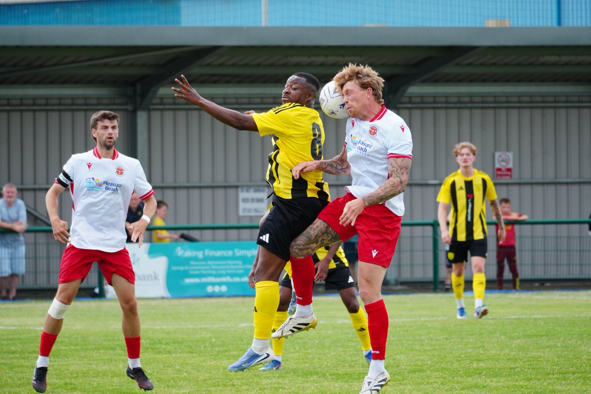HucknallTownFc's tweet photo. 📷 Battling away https://t.co/FYBlb5uc5Z