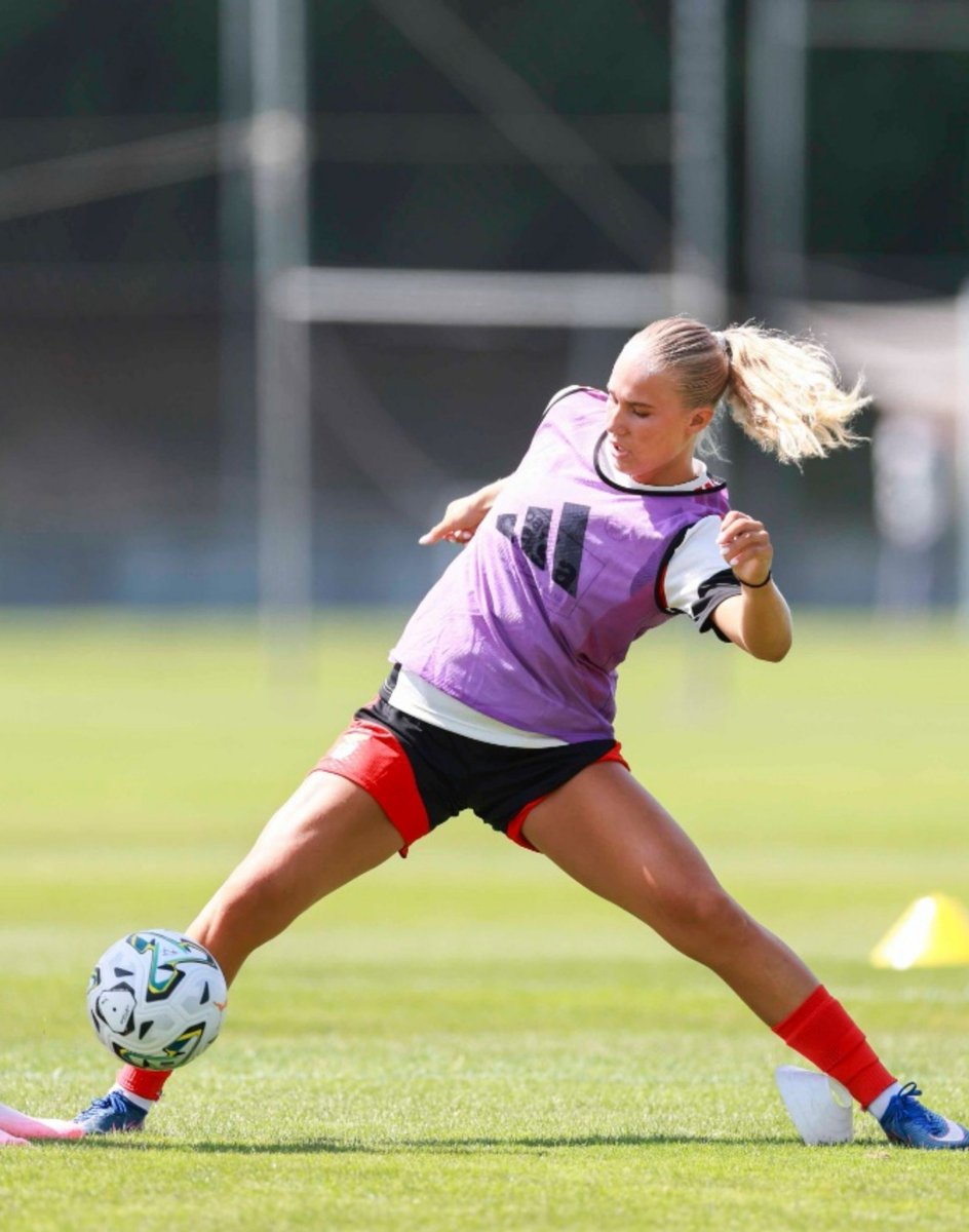 BenficaFem's tweet photo. Frøya ⚽ https://t.co/DbHEhE260S