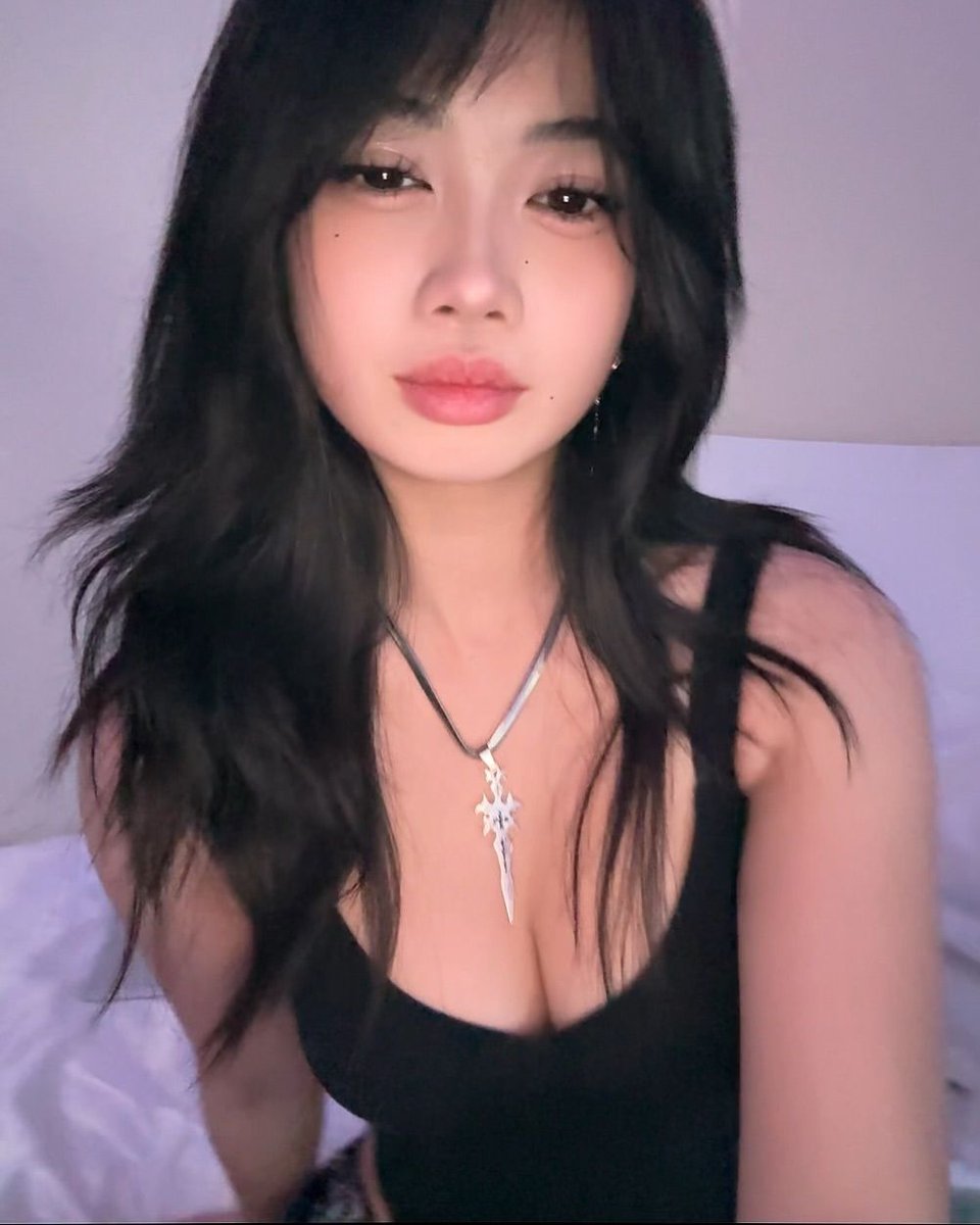 therosebao's tweet photo. talk to me ~ #nsfwtwt #of #altgirl https://t.co/qwYUVTRsx1