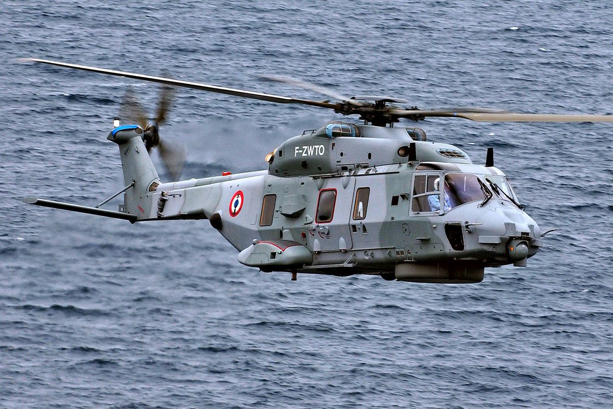 L_ThinkTank's tweet photo. ‼️ [ 🇫🇷 FRANCE ]

🔸 Face à l’ampleur exceptionnelle des incendies en Gironde et dans les Landes, les armées françaises déploient un dispositif hors normes avec 1 500 militaires mobilisés dès ce soir.

Six sous-groupes du génie équipés de bulldozers, 23 bus, 11 équipes médicales, 7 hélicoptères et 9 véhicules d’intervention des pompiers de l’air sont notamment engagés.

Un drone Reaper, un A330 MRTT, un NH90 et un A400M équipé d’un kit « bombardier d’eau » sont également mobilisés.