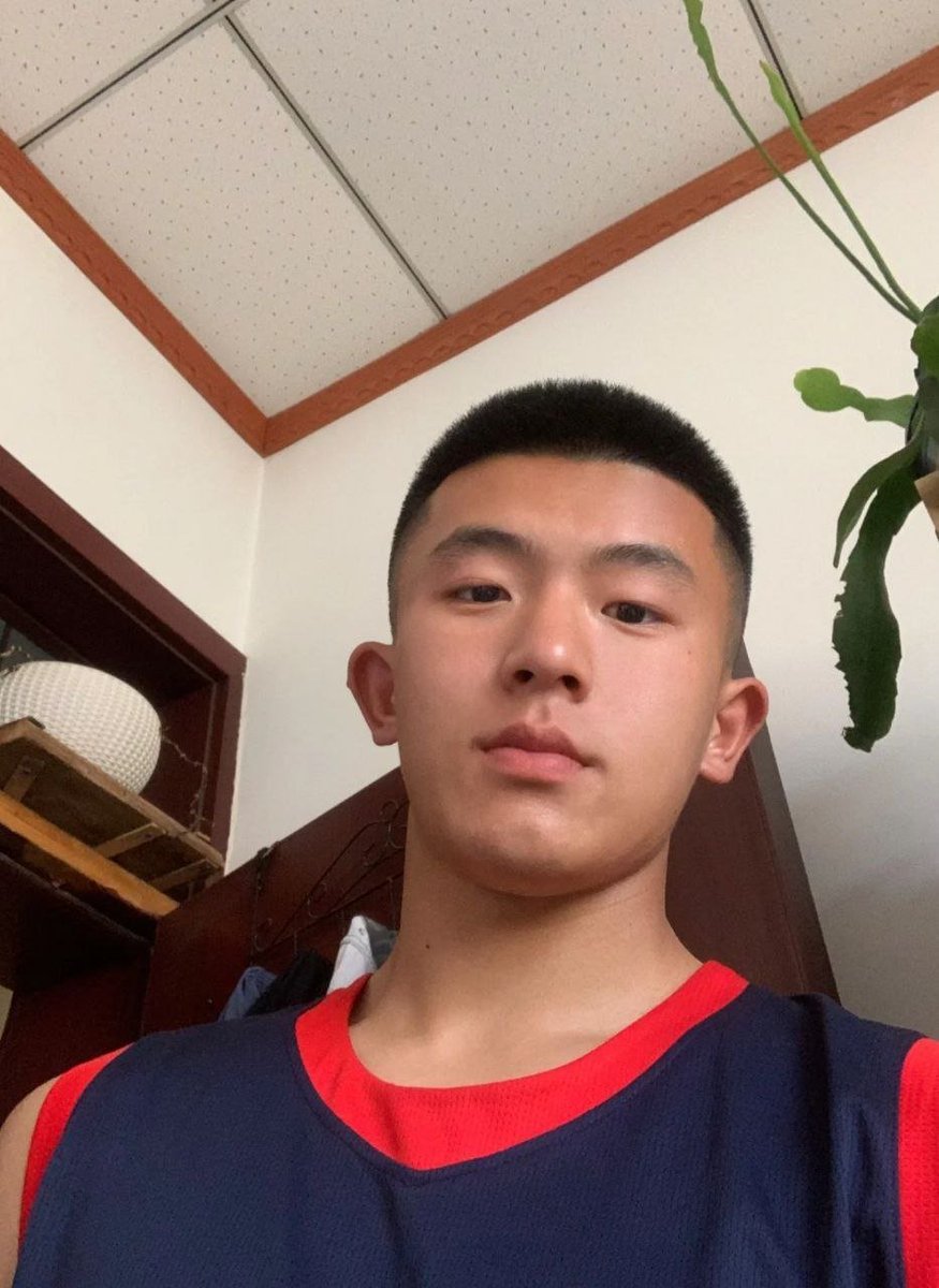 SangmaBabu's tweet photo. 裤裆藏雷了 再不把他掏出来 感觉都快憋坏了 附近想吃的来 https://t.co/ZrWFRgmmE4