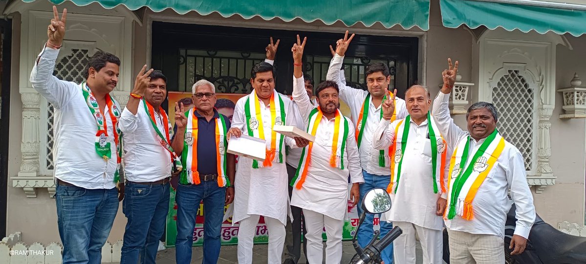 Ch_Devanand0040's tweet photo. आज उत्तर-पूर्वी बाबरपुर जिला कार्यालय में जिला कांग्रेस अध्यक्ष आदरणीय बड़े भाई *श्री @rajkumarjaininc जी* के नेतृत्व में केंद्रीय शिक्षा मंत्री धर्मेंद्र प्रधान के इस्तीफा देने पर सभी साथियों के साथ मिठाई बांटकर एवं एक-दूसरे का मुंह मीठा कर खुशी व्यक्त की गई।
@INCDelhi https://t.co/vRa49vS76Z
