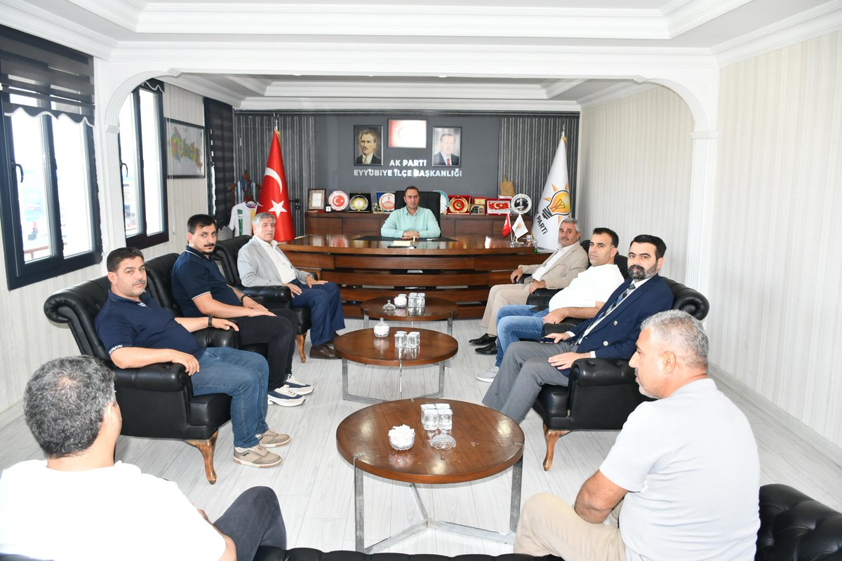 EyyubiyeAkParti's tweet photo. Önceki Dönem AK Parti Ceylanpınar İlçe Başkanımız Abdulcelil Doğantekin ve beraberindeki misafirlerimiz İlçe Başkanımız Süleyman Elgün'ü ziyaret etti. 

Nazik ziyaretleri ve kıymetli sohbetleri için kendilerine teşekkür eder, çalışmalarında başarılar dileriz.

#MilletimizleYolumuzBir
#SüleymanElgün #AkEyyübiye #Eyyübiye

@RTErdogan @Akparti @abuyukgumus @hakanaksu058 @farukaytek @mustafaelitas @acarfaruka @Ziverozdemir @milhamigunbegi @bybekirbozdag @AEminOnenOfis @ProfDrDusak @CYAZMAC @malicevheri @ibrahimeyyupogl @HikmetBasak_63 @av_mfaruk @ElgunSuleyman @SalihAldeniz5 @Serkankrmz63 @SbrKnk @ihalilesiyok