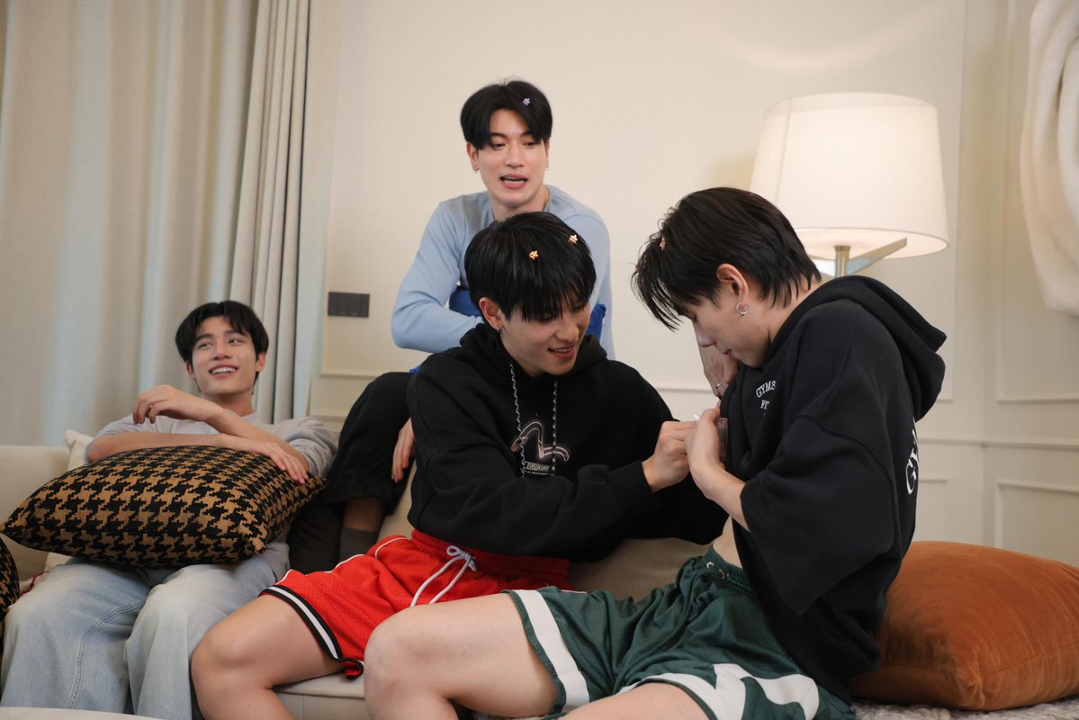 OPENLABEL_TH's tweet photo. ยังไม่เริ่มเกมเลย เขียวแดงทำไรกันลูก 🤣🤣🤣

OUROAD JOIN HOUSE31 
#House31EP4 https://t.co/jAqGCmS2F0