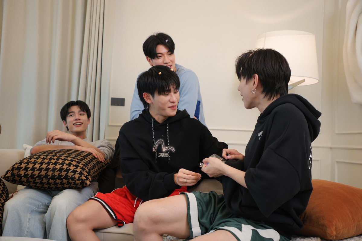 OPENLABEL_TH's tweet photo. ยังไม่เริ่มเกมเลย เขียวแดงทำไรกันลูก 🤣🤣🤣

OUROAD JOIN HOUSE31 
#House31EP4 https://t.co/jAqGCmS2F0