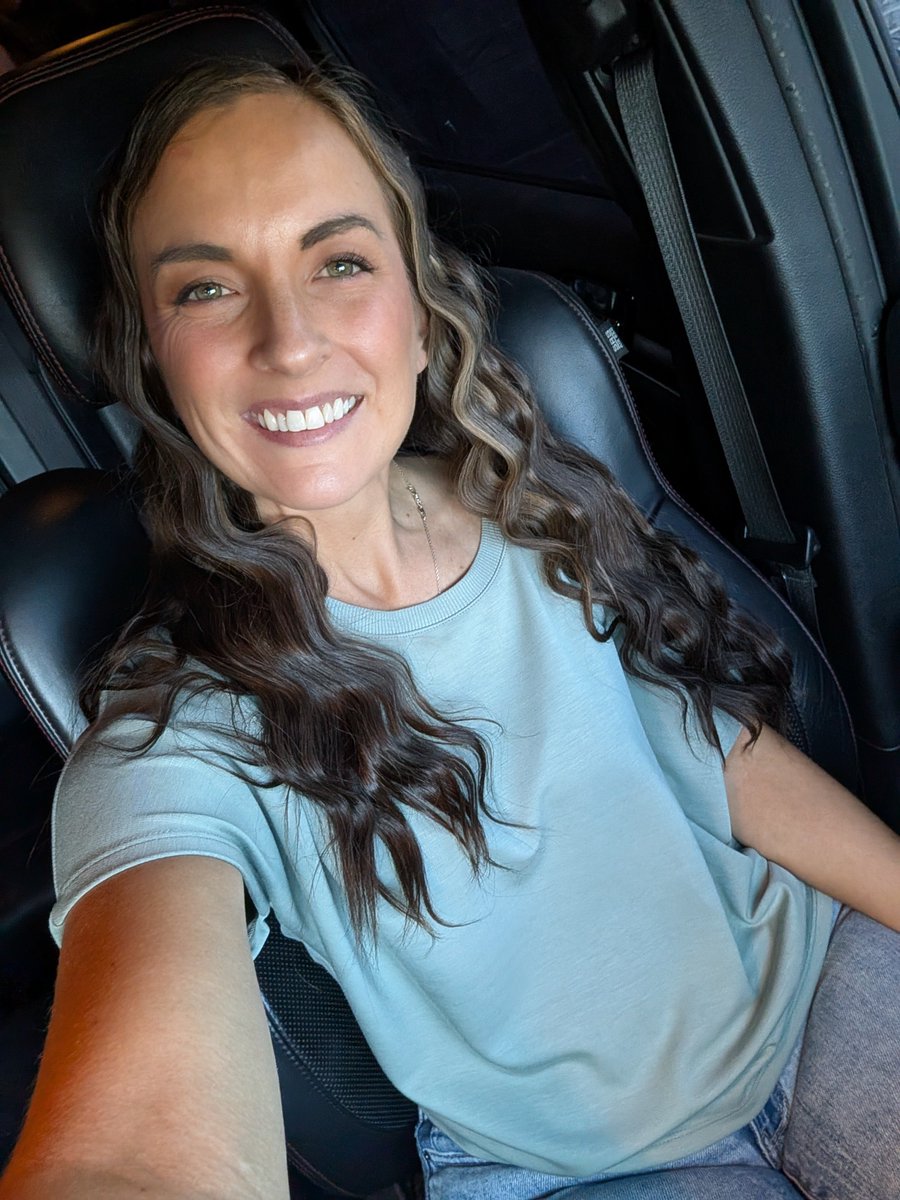 MrsAmericanVGov's tweet photo. Off to a Bridal Shower, and then coming back to sell more stuff around this house! 

Have a fantabulous Saturday! https://t.co/s691ySYKKm