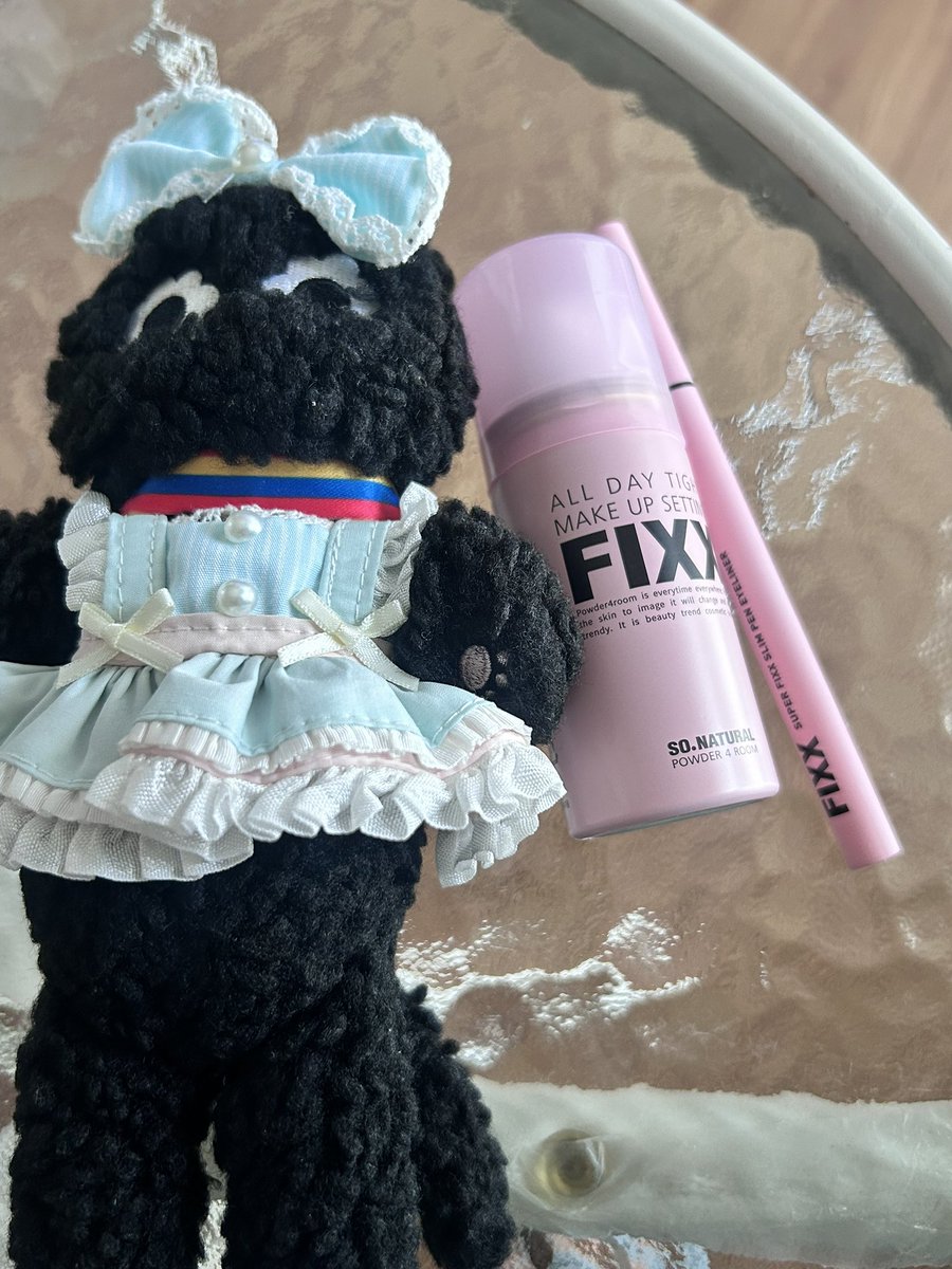 TenistenW's tweet photo. พ้มซื้อเพราะรายการเตน แต่พอมาใช้น้องspray แบบละเอียดมากๆๆ สามารถใล้ได้ทุกขั้นตอนของการแต่งหน้าเลย ตัวeyelinerก็ดีมากๆ เขียนง่าย ตอนนี้มีเบสม่วงด้วย ราคาไม่แรงเนื้อดี เป็นของ #mustuth ลองใช้กันได้นะคับ ดีจริง 

**ไม่ได้ขายของ ไม่ได้แปะลิ้งขายของจ้า https://t.co/LKnLEKkSkM