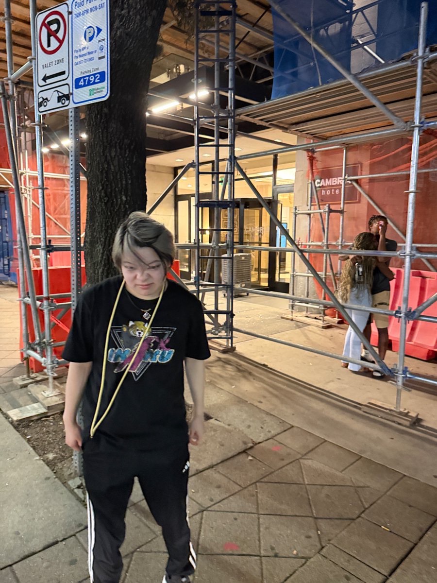fuwa876's tweet photo. 日本の皆様
こちらはアメリカ朝の9時
到着初日はこの通り、結構はしゃいでしまぃました https://t.co/Cvoo0I3a2O