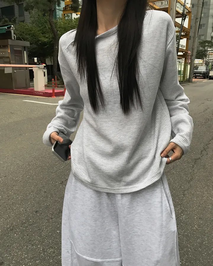 intoprayfor's tweet photo. 여긴 반팔/민소매만 있어서 여름 긴팔 추천타래 -

제가 진짜 사서 입고다니는 것만
딱 세 벌
추천드려요…(진짜진지함

링크 타래로
⬇️⬇️⬇️ https://t.co/1sYdkGUK0g