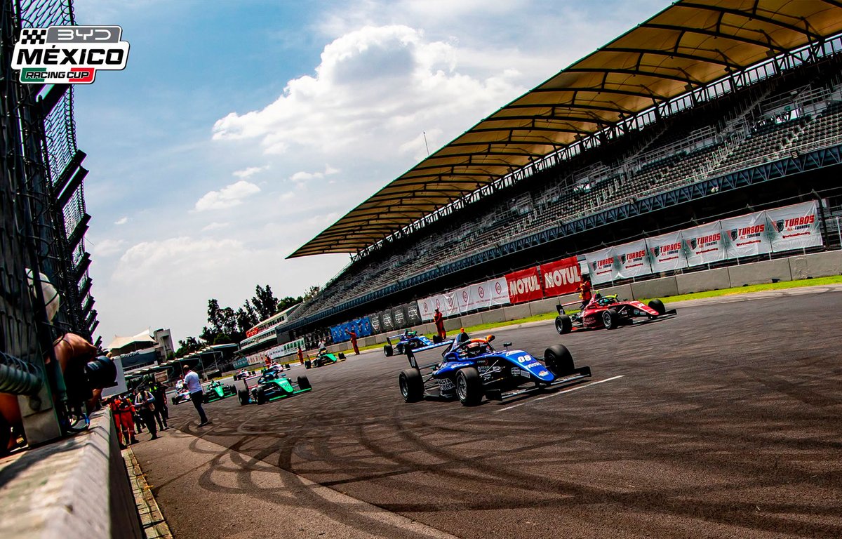 autodromohr's tweet photo. Emociones a tope en la Carrera 1 de F4 NACAM en el Autódromo Hnos. Rodríguz durante su Fecha 4 de 2026

#bydmexicoracingcup #f4nacam #ahr https://t.co/V0ZikELcqV