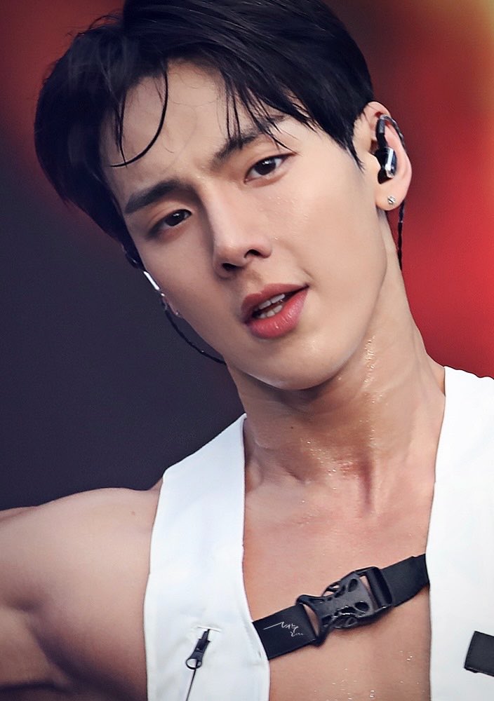 shownu_leader's tweet photo. 260725 WATERBOMB💦 #셔누 #MONSTAX https://t.co/esiqhrFi0v
