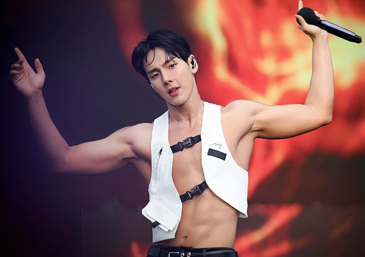 shownu_leader's tweet photo. 260725 WATERBOMB💦 #셔누 #MONSTAX https://t.co/esiqhrFi0v