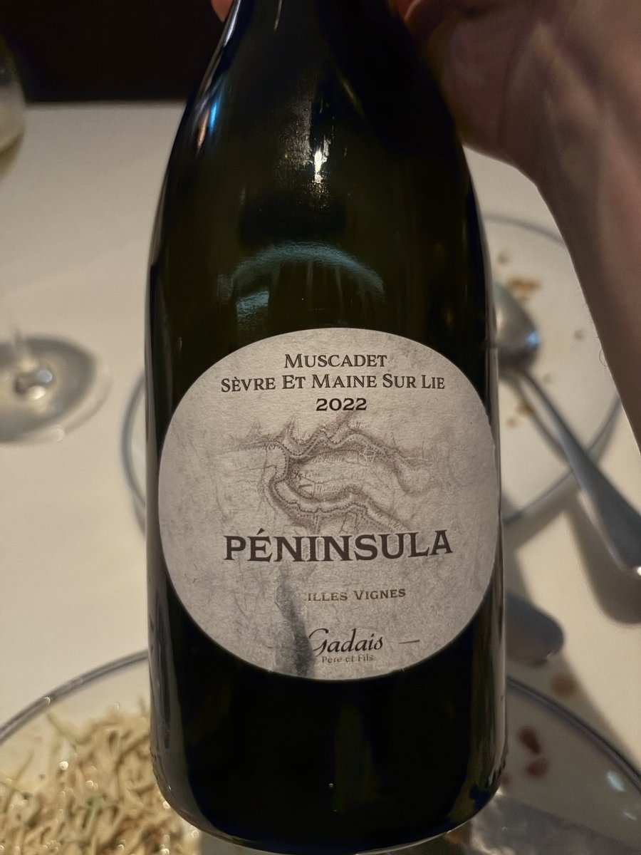 GenuineGrape's tweet photo. Muscadet sur lie. Luke’s https://t.co/NRHxcQulQa