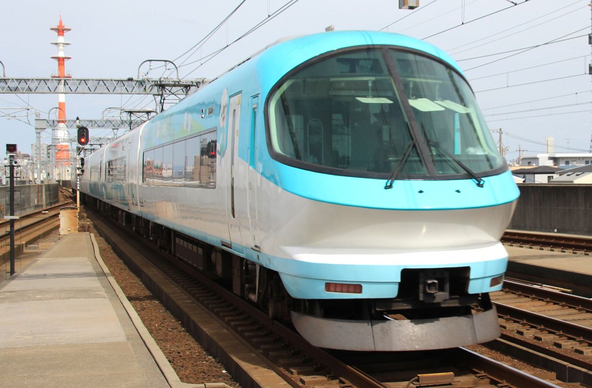 YLc5820's tweet photo. おはようございます🙂ミジュマルライナーとして活躍する23000系IL02ですが高架区間を走る姿もなかなか良く、布施の通過線や近鉄八田を通過していく姿は格好良く見えます😃🚄
#近鉄 #近鉄特急 #近鉄23000系 #IL02 #ミジュマルライナー #高架区間 #布施 #近鉄八田 #通過 https://t.co/OLAMYV5CTk