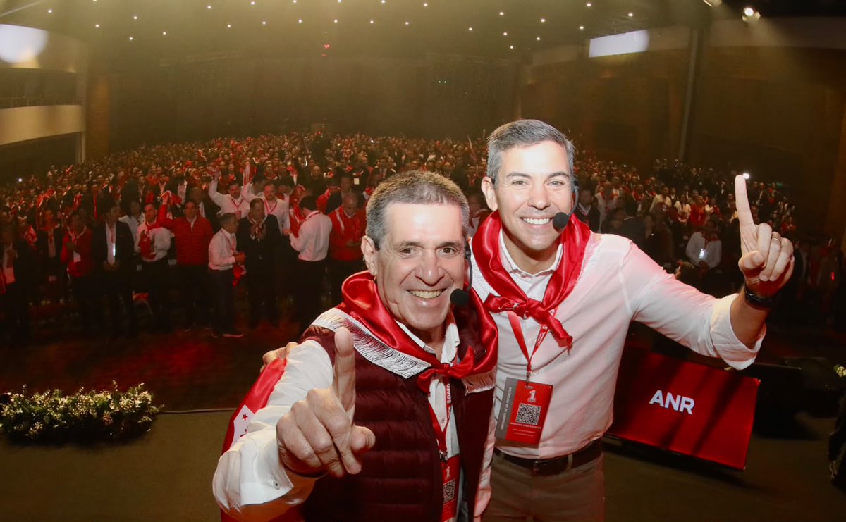 SantiPenap's tweet photo. El verdadero motor del desarrollo de nuestra Nación siempre ha sido la unidad. Con el lanzamiento de la Lista 1, reafirmamos nuestro compromiso con los principios y valores del Partido Colorado, que han acompañado la construcción del Paraguay a lo largo de su historia.

Creemos en un país que avanza cuando trabaja unido, dejando de lado las diferencias para poner por delante el bienestar de la gente. El Paraguay que soñamos se construye entre todos, bajo una misma bandera y con la mirada puesta en un futuro de más oportunidades, progreso y esperanza para cada compatriota.

¡Sigamos construyendo juntos el Paraguay gigante! 🚩🇵🇾 @Horacio_Cartes @AllianaPedro