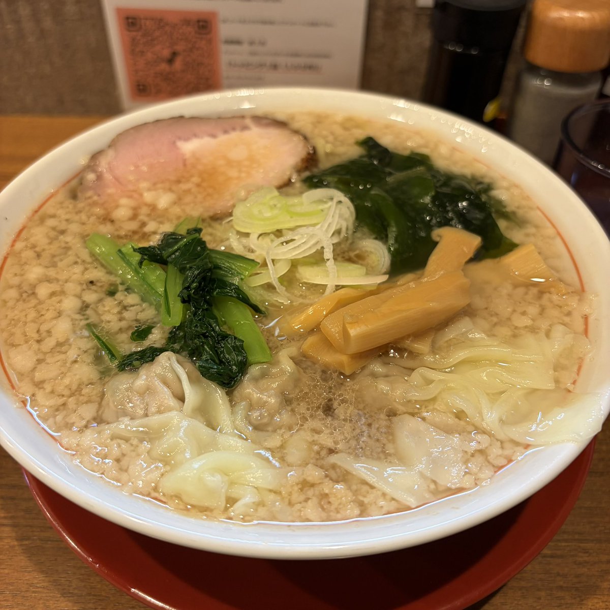 dkcraft_tomo's tweet photo. 蒲田　らぁ麺　辰丸
ワンタン麺（醤油）　脂ギトギト
2026-86

#ラーメン https://t.co/pAibSuNIQv