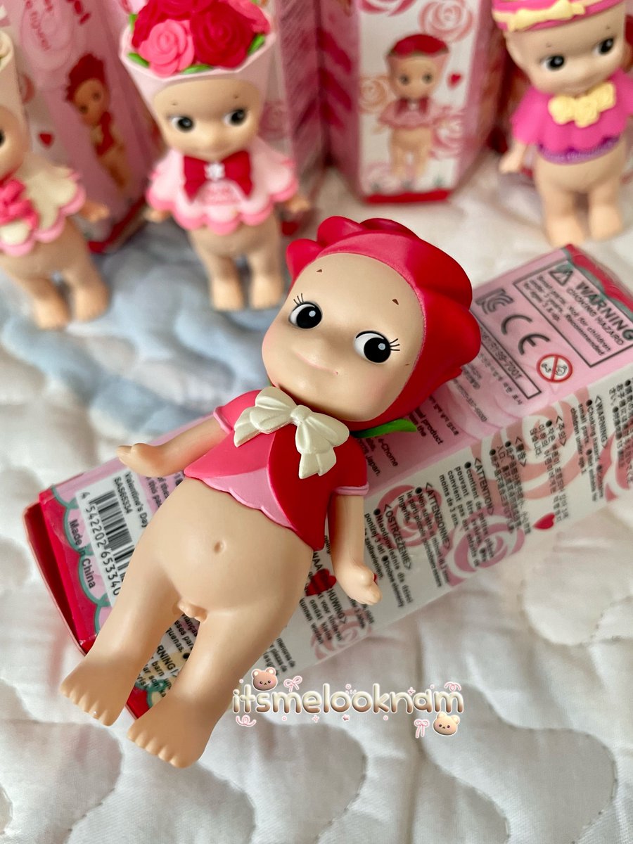 itsmelooknam1's tweet photo. 🌹 Sonny Angel Valentines day series 2018 ของใหม่ มีกล่อง &amp; ซอง

น้องกุหลาบแดงมีตำหนิจากโรงงาน
เป็นรอยสีจุดเล็กๆ

Sale❗️ราคาตามรูป
เหมา 2 ตัว 800

📦 รวมส่ง

สนใจ dm ❌ ไม่แอดไลน์ทุกกรณี ❌

#SonnyAngel #SonnyAngelThailand #ตลาดนัดSonnyAngel #ตลาดนัดของเล่น #ตลาดนัดกล่องสุ่ม https://t.co/6akpeiAPul