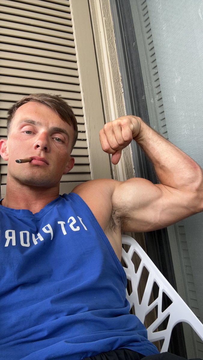 AlphaAxel1's tweet photo. Smokin blunts and railing cash cunts 😈💦 https://t.co/3ZLJM6ZYsA