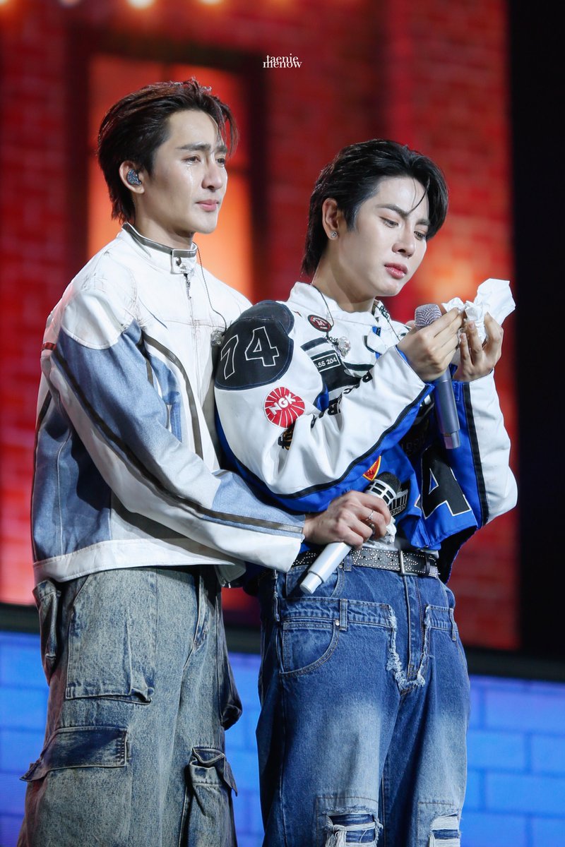 taeniemenow's tweet photo. ไม่ว่าในสถานะไหนก็ตาม ขอให้เอิร์ทมิกซ์อยู่ข้างกันแบบนี้ไปเรื่อย ๆ นะ 🤎❤️

EMBPFK CLOSE FRIENDS PARTY 
#FFFPartyConcert2026D1 #เอิร์ทมิกซ์ https://t.co/s5T0WeDwe4