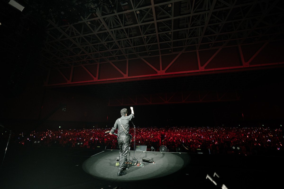 Official_Hotei's tweet photo. HOTEI FES初日終了！最高のパフォーマンスで盛り上げてくれたももクロ、10-FEET、マンウィズに感謝。そして何よりも最高のオーディエンスに拍手！ありがとう！夢でまた会おう。
写真 山本倫子
#布袋寅泰 #hoteifes #ももクロ #10feet #マンウィズ #松井常松 https://t.co/0xcJgAxhK9