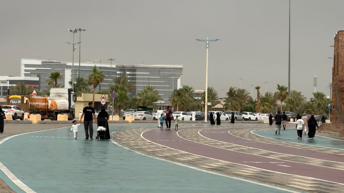 jazansa's tweet photo. جازان تستقبل المطر 🌧️
جعلها الله أمطار خير وبركة 🌧️ 

#أمانة_جازان https://t.co/myvHSFXVIQ
