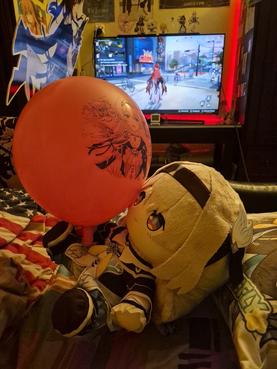 Ayaya__Chan's tweet photo. Firefly joins the family! She seems to enjoy playing with the firefly balloon 😇 https://t.co/HemJvOkB5h