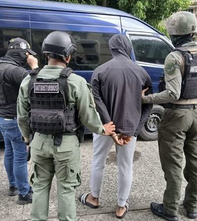 destinopanama_'s tweet photo. #LoÚltimo | La jueza de Garantías, Herminia Pinzón, decretó la medida cautelar personal de detención provisional contra ocho personas del grupo Mafia Filipina, por el delito de pandillerismo, en una audiencia celebrada durante tres día. https://t.co/xnL7iQX7Nr