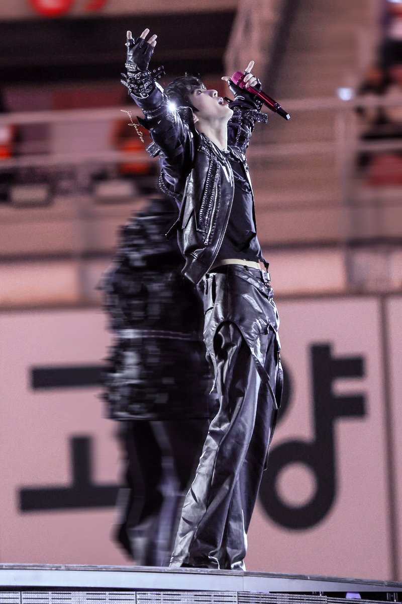 jin_suloveBTS's tweet photo. I love this photo https://t.co/tossoBSVZ6