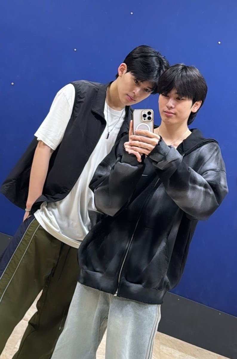 corndogy602's tweet photo. 💬 โทษนะ ตัวผมเท่ากระป๋อง ต้องอุ้มตู้เย็นอะ 
# มีแฟนเป็นตู้เย็นโคตรมีความสุข 
# จิ้นทอดป้าต้า https://t.co/yEjkhF9DF8