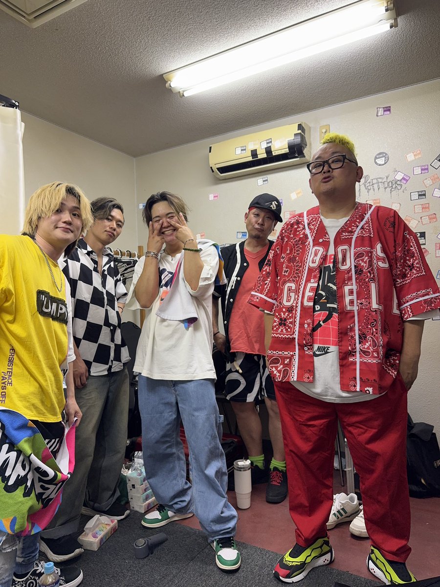 UnpRayable1030's tweet photo. 😋ThankYou😋
「寝屋川CRASH」
@寝屋川VINTAGE
対バンの皆さま
ライブハウススタッフの皆様
そして足を運んでくれた皆様ありがとうございました!
またライブハウスで会いましょう!
#UnpRayable
#ハイグレードピーマンズ
#ELEVENOCEAN
#Daisycall
#BUSHMAN https://t.co/TLSciOKhGj